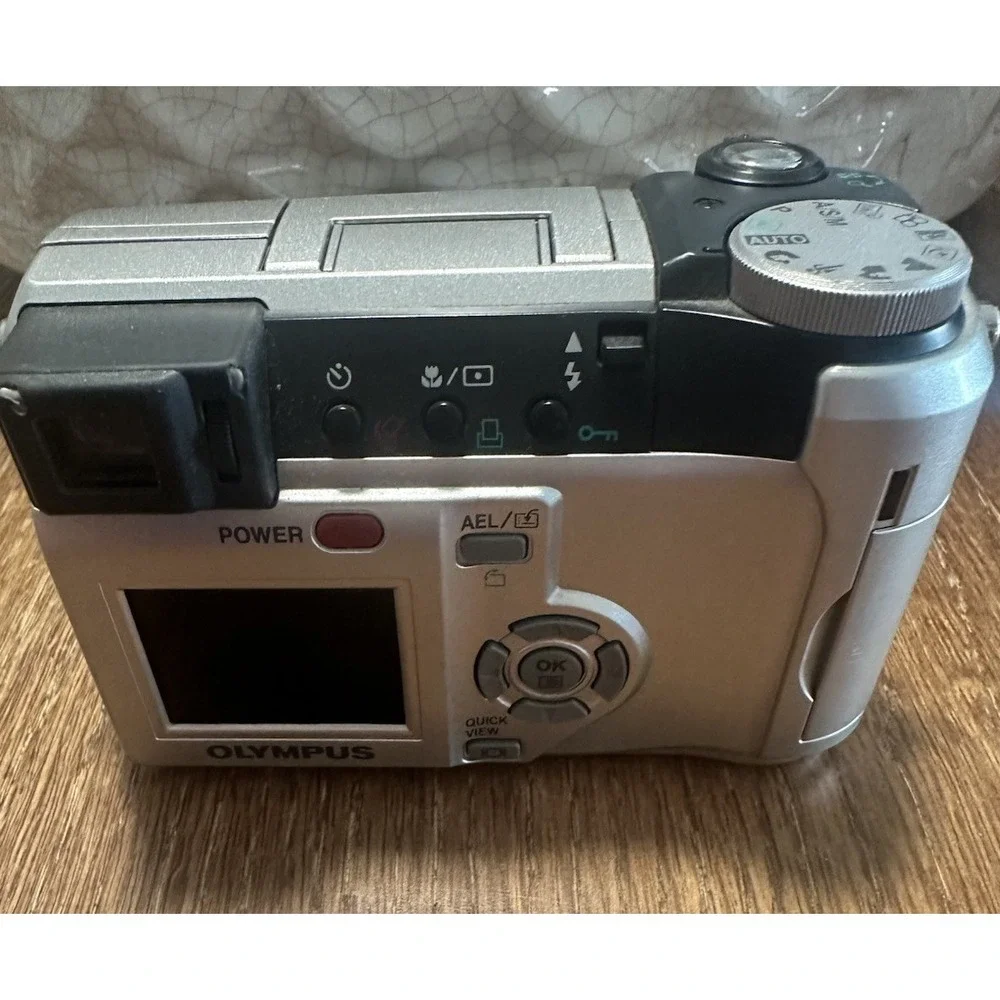 Olympus Camedia C-740 3.2MP Digital Point & Shoot Camera UNTESTED W/ Memory Card